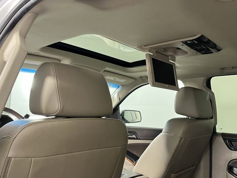Used 2018 Chevrolet Suburban Premier image 15