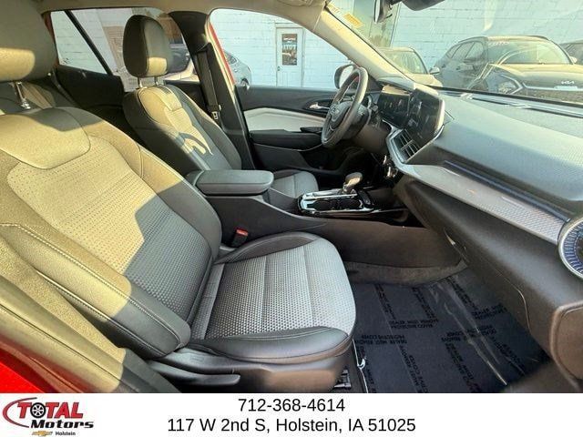 Used 2024 Chevrolet Trax LT FWD image 13