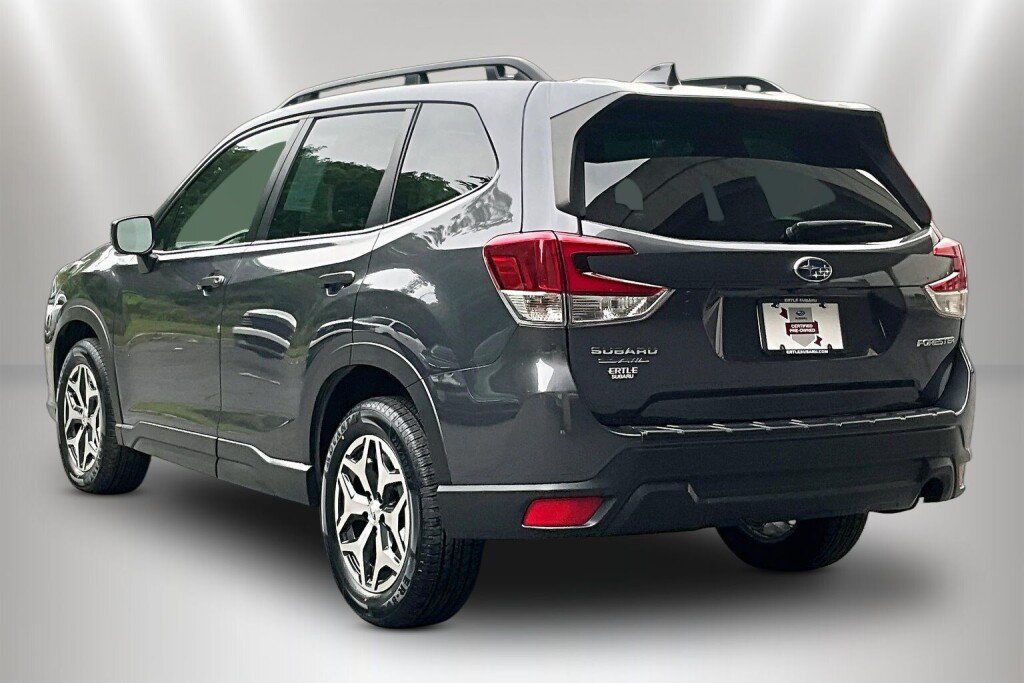 Certified 2023 Subaru Forester Premium AWD/4WD image 4