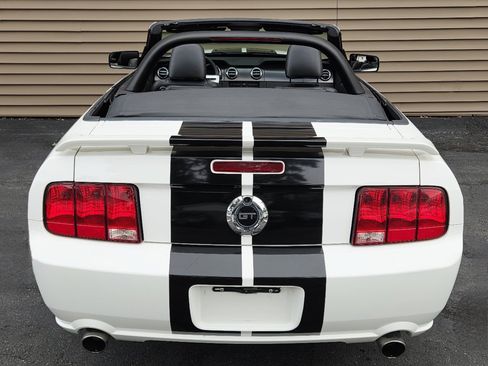 Used 2006 Ford Mustang GT image 13