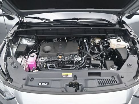 Used 2024 Toyota Highlander XLE FWD image 21