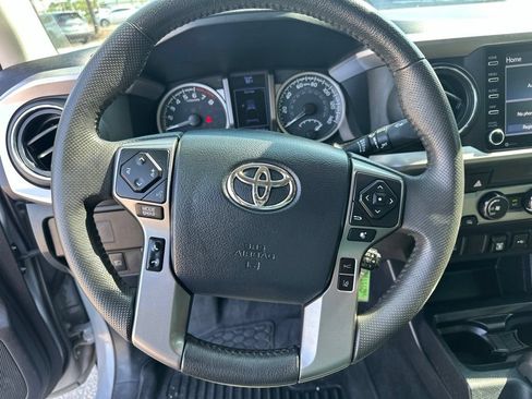 Used 2020 Toyota Tacoma SR5 AWD/4WD image 13