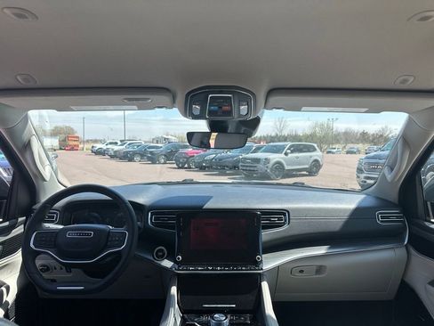 Used 2024 Jeep Wagoneer L Series II w/ Flexible Seating Group image 27