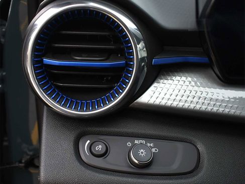 New 2026 Chevrolet Trax LT w/ LT Convenience Package image 22