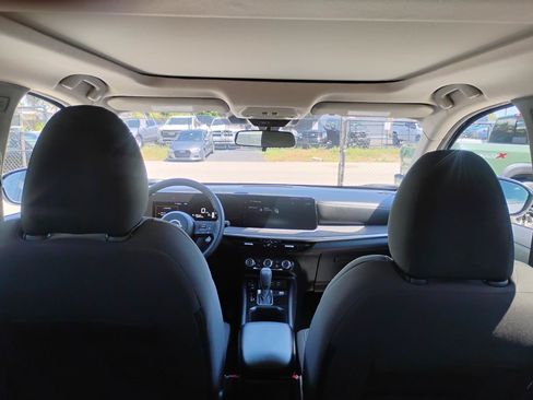 Used 2025 Nissan Kicks SV w/ SV Premium Package FWD image 17