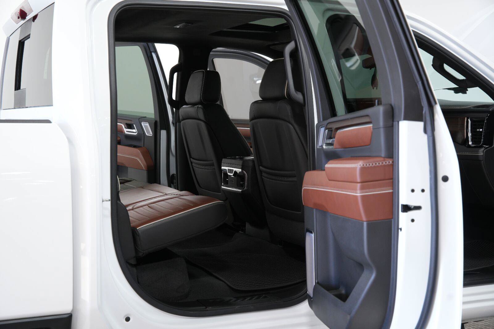 Used 2024 GMC Sierra 2500 Denali Ultimate AWD/4WD image 15
