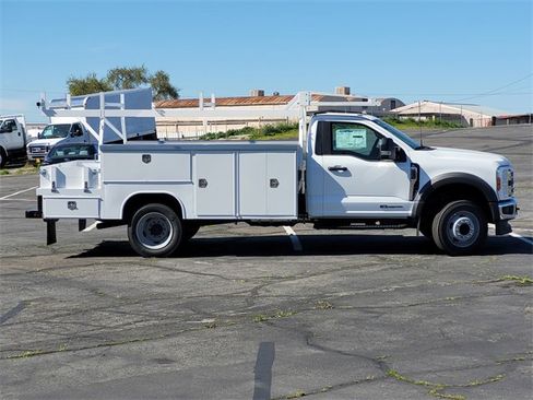 New 2024 Ford F550 XL Commercial Trucks image 3