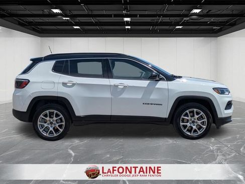 Used 2025 Jeep Compass Limited AWD/4WD image 4