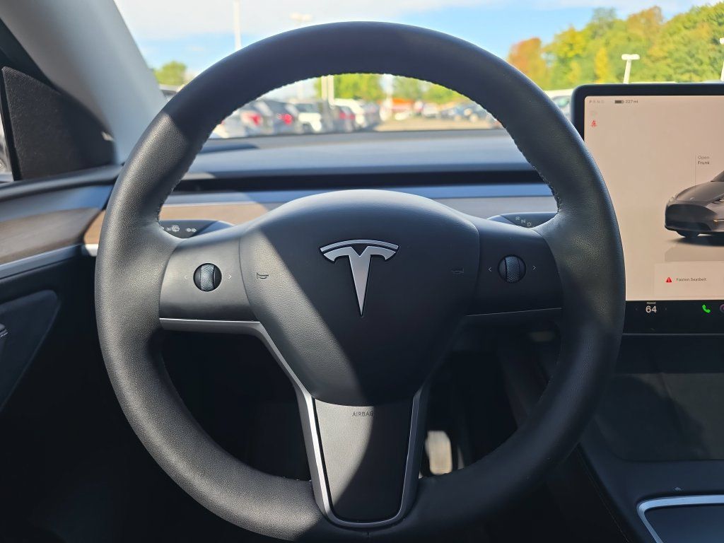 Used 2024 Tesla Model Y Long Range AWD/4WD image 23