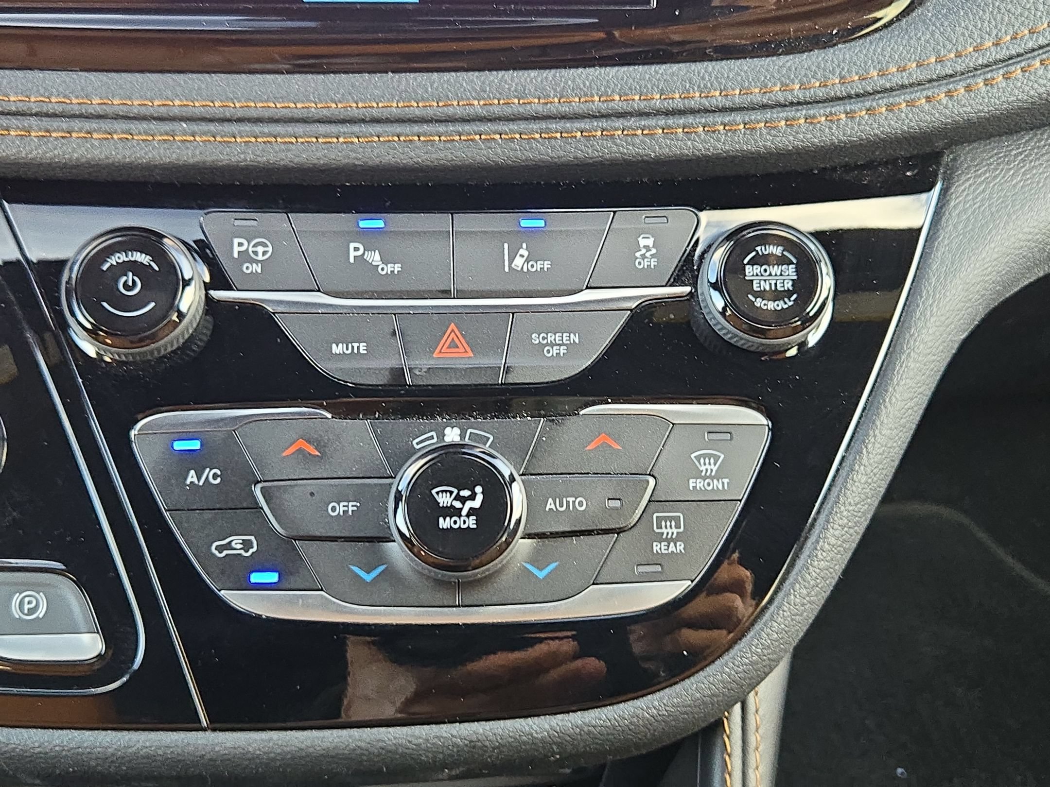 Used 2022 Chrysler Pacifica Pinnacle FWD image 18