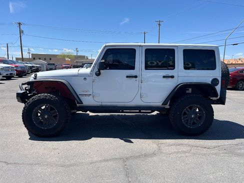 Used 2012 Jeep Wrangler Unlimited Sahara w/ Connectivity Group AWD/4WD image 6