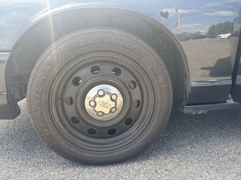 Used 2011 Ford Crown Victoria Police Interceptor image 17