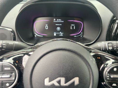 Used 2024 Kia Soul S FWD image 11