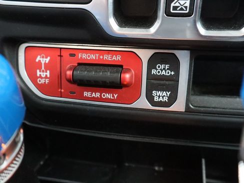 Used 2021 Jeep Gladiator Rubicon AWD/4WD image 18
