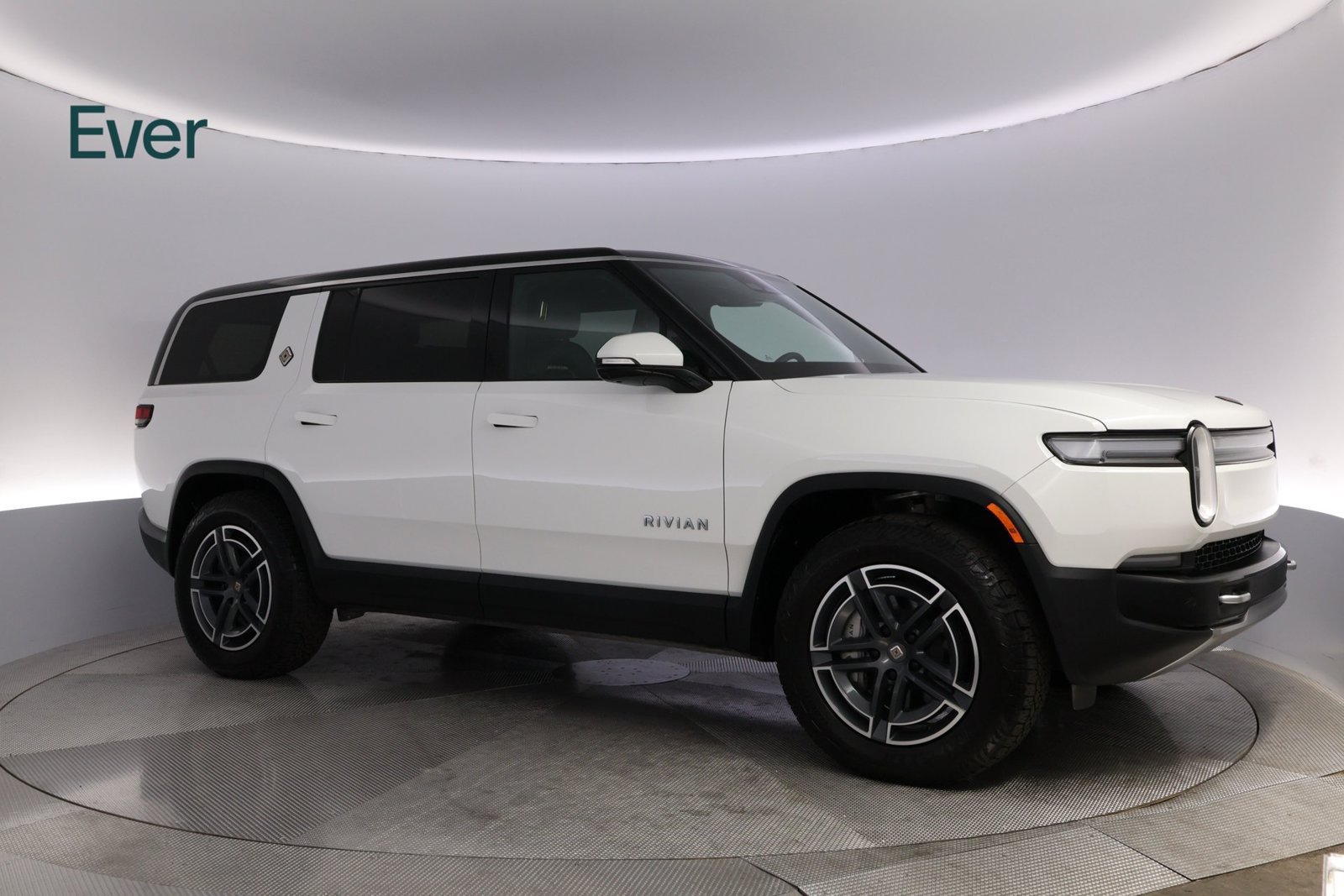 Used 2025 Rivian R1S Adventure Dual AWD/4WD image 14