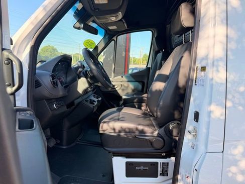 Used 2025 Mercedes-Benz Sprinter 2500 image 20