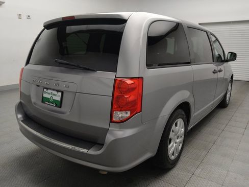 Used 2019 Dodge Grand Caravan SE w/ UConnect Hands-Free Group FWD image 9