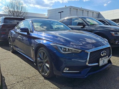 Used 2018 INFINITI Q60 Red Sport 400 w/ Sensory Package 3.0T Sport image 4