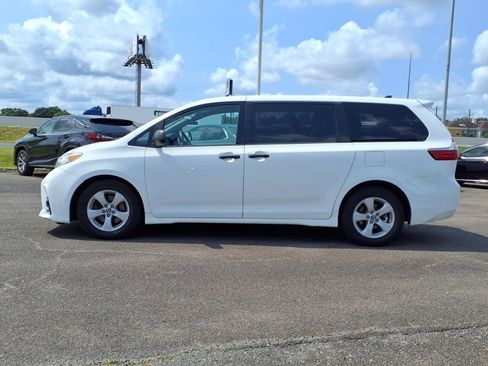 Used 2020 Toyota Sienna L image 6