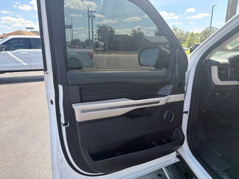 Used 2024 Ford Expedition Platinum AWD/4WD image 11