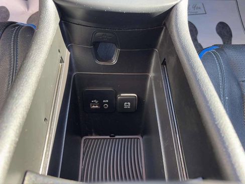 Used 2015 Chrysler 200 Limited image 30