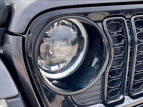 Used 2024 Jeep Gladiator Sport image 31