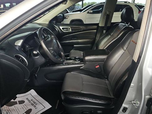 Used 2020 Nissan Pathfinder SL AWD/4WD image 8