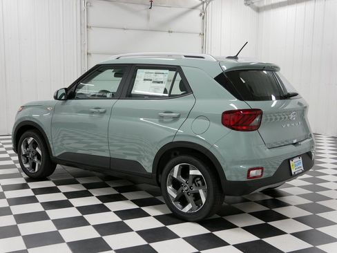 Used 2025 Hyundai Venue SEL FWD image 3