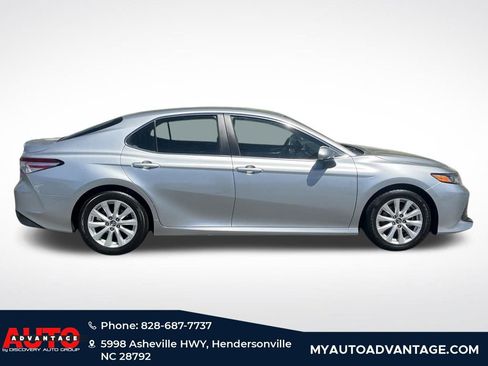 Used 2018 Toyota Camry LE FWD image 2