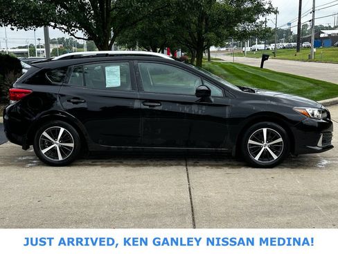 Used 2023 Subaru Impreza 2.0i Premium AWD/4WD image 2