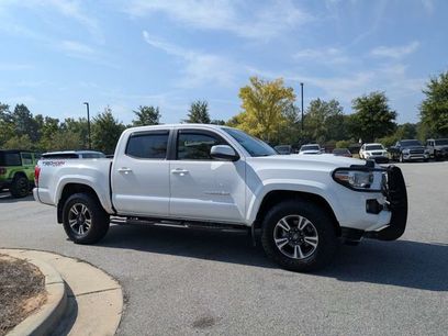 Used 2017 Toyota Tacoma TRD Sport w/ Tow Package (A/T)