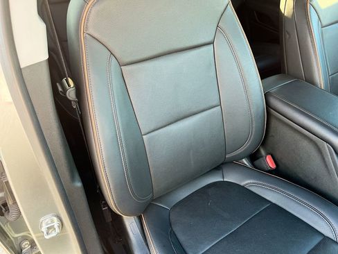 Used 2023 GMC Acadia AT4 w/ Technology Package AWD/4WD image 30