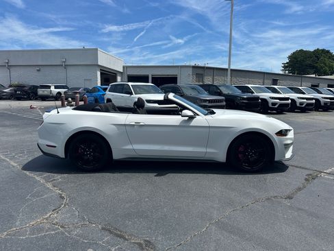 Used 2019 Ford Mustang Convertible w/ Equipment Group 101A RWD image 10