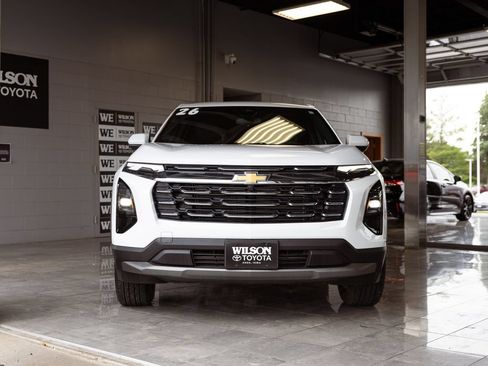 Used 2026 Chevrolet Equinox LT FWD image 3