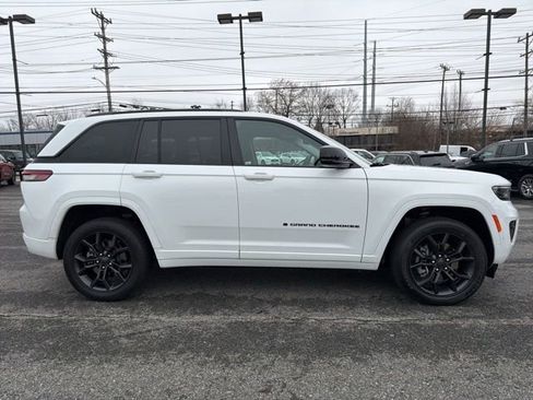 Used 2023 Jeep Grand Cherokee 30th Anniversary image 10