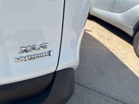 Used 2023 Toyota RAV4 XLE w/ Convenience Package image 5