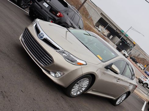 Used 2013 Toyota Avalon Limited image 3