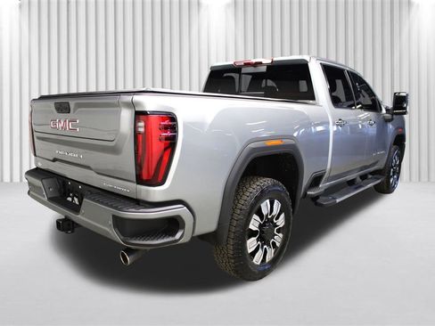 Used 2025 GMC Sierra 2500 Denali image 3