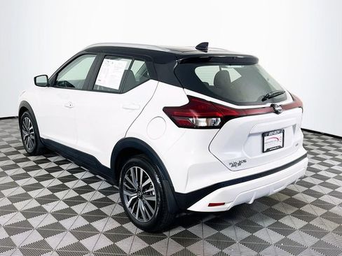 Used 2023 Nissan Kicks SV image 6