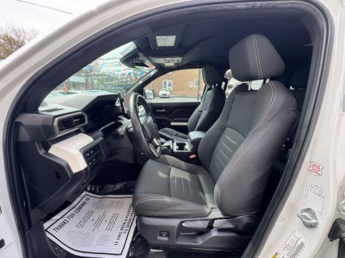 Used 2024 Toyota Tacoma TRD Off-Road image 9