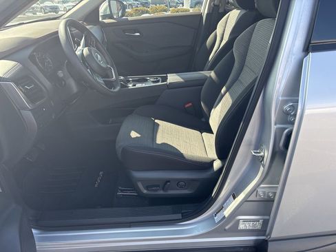 Used 2021 Nissan Rogue SV image 11