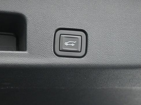 Used 2024 Chevrolet Traverse LT FWD image 41