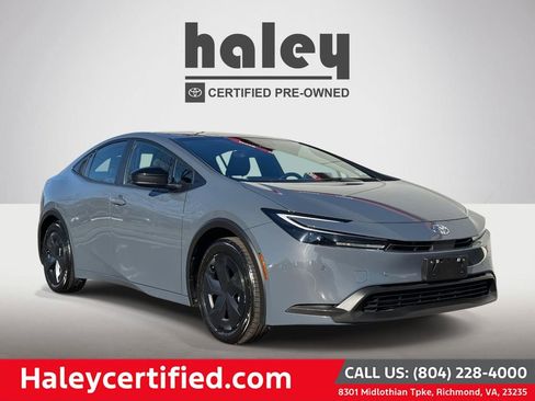 Used 2025 Toyota Prius LE image 1