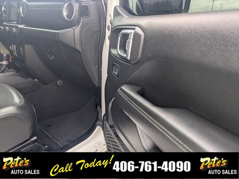 Used 2020 Jeep Gladiator Overland image 15