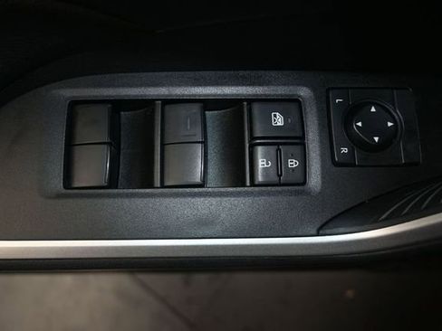 Used 2021 Toyota RAV4 LE FWD image 12