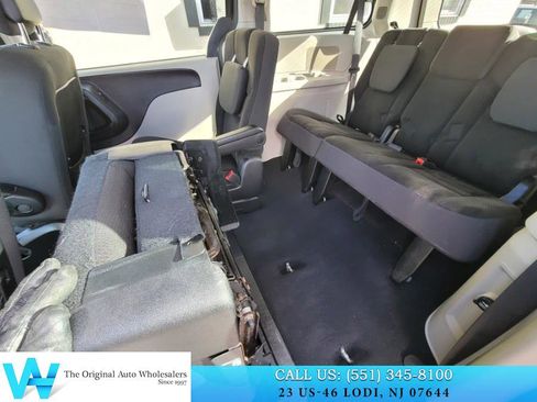 Used 2019 Dodge Grand Caravan SE w/ UConnect Hands-Free Group image 15