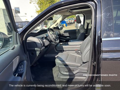 Used 2025 Ford Expedition Active RWD image 11