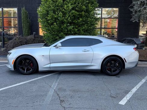 Used 2018 Chevrolet Camaro LT RWD image 9