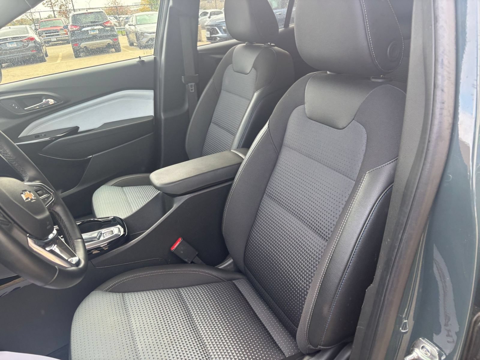 Used 2025 Chevrolet Trax LT w/ LT Convenience Package FWD image 33