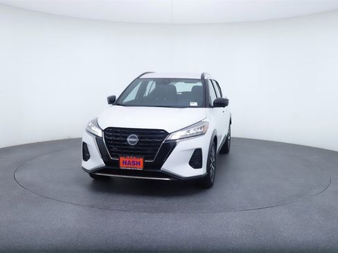 Used 2024 Nissan Kicks SR image 13